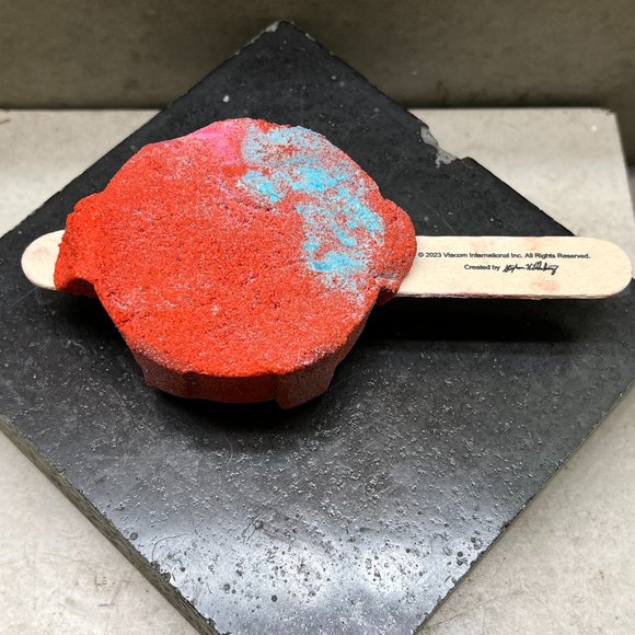 LUSH Kitchen Excl Bikini Bottom Reusable Bubble Bar SpongeBob Collab Box - Picture 2 of 4